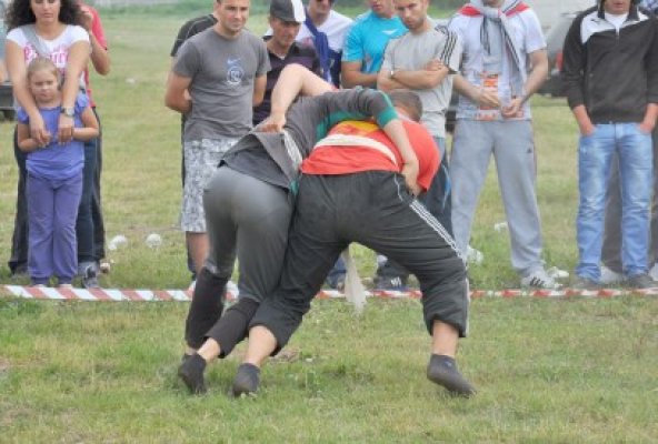 Au început luptele tradiţionale tătăreşti kureş - 2014